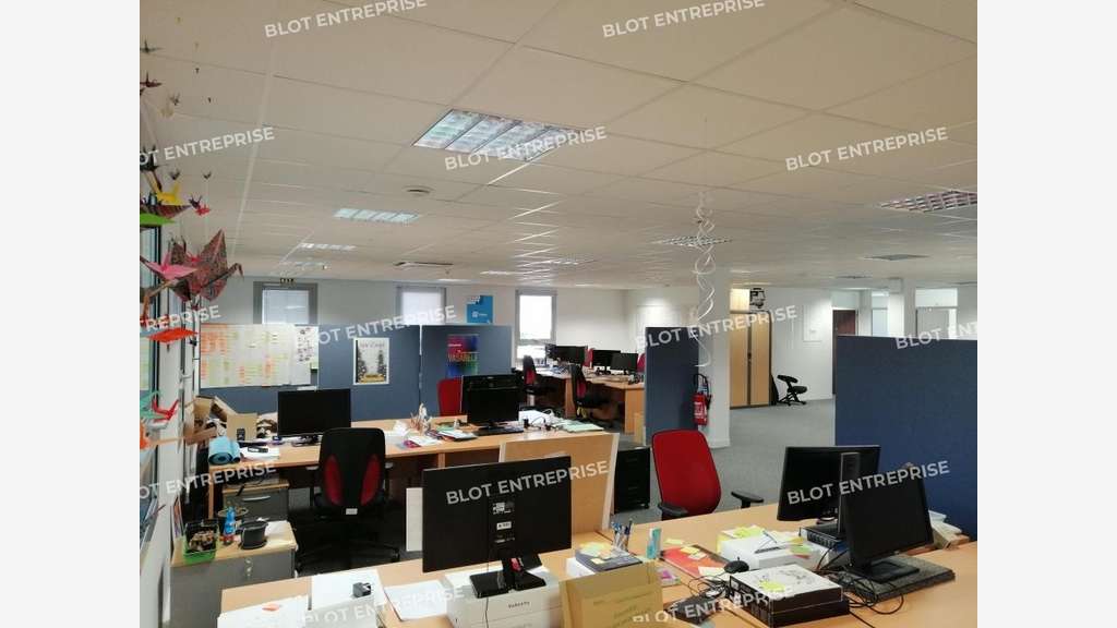 A louer bureaux 275m² R+1 proche périph à Nantes