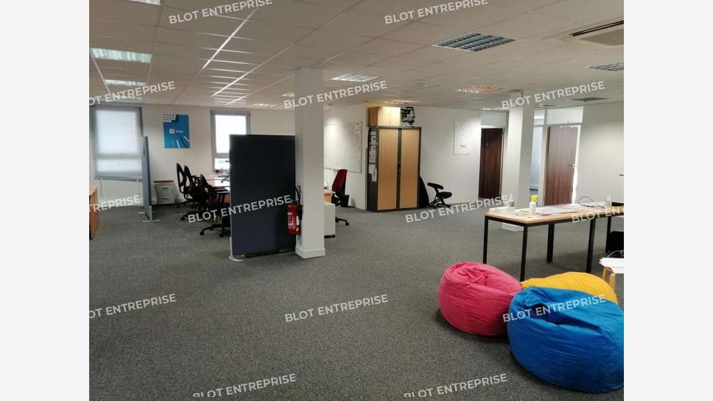 A louer bureaux 275m² R+1 proche périph à Nantes