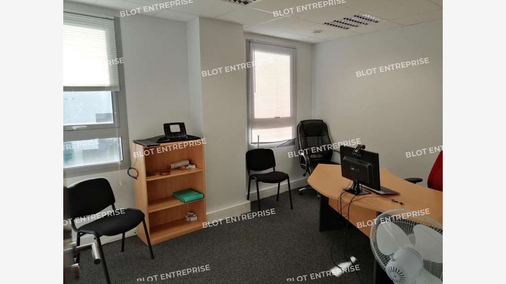 A louer bureaux 275m² R+1 proche périph à Nantes
