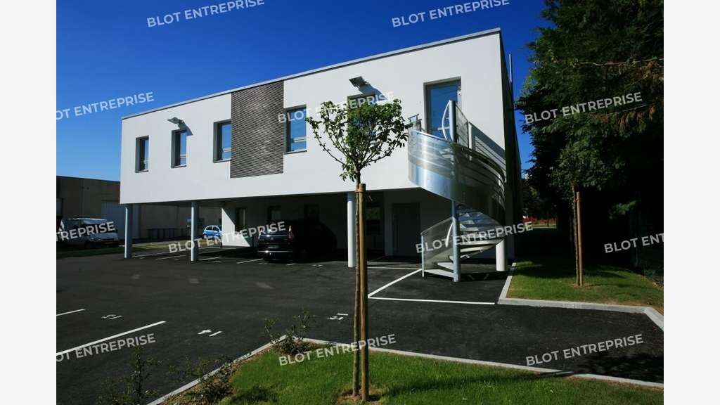 A louer bureaux 275m² R+1 proche périph à Nantes