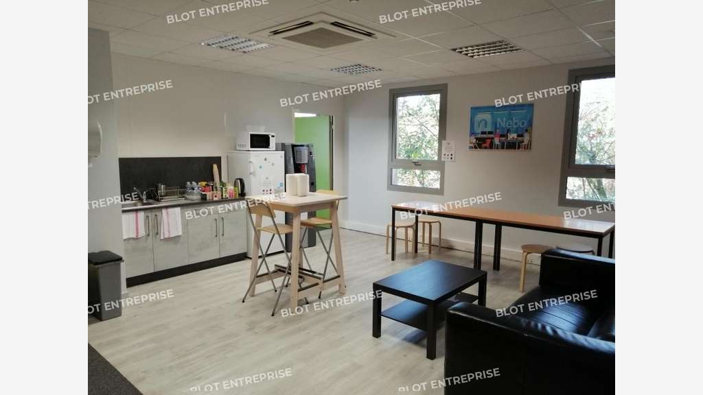 A louer bureaux 275m² R+1 proche périph à Nantes