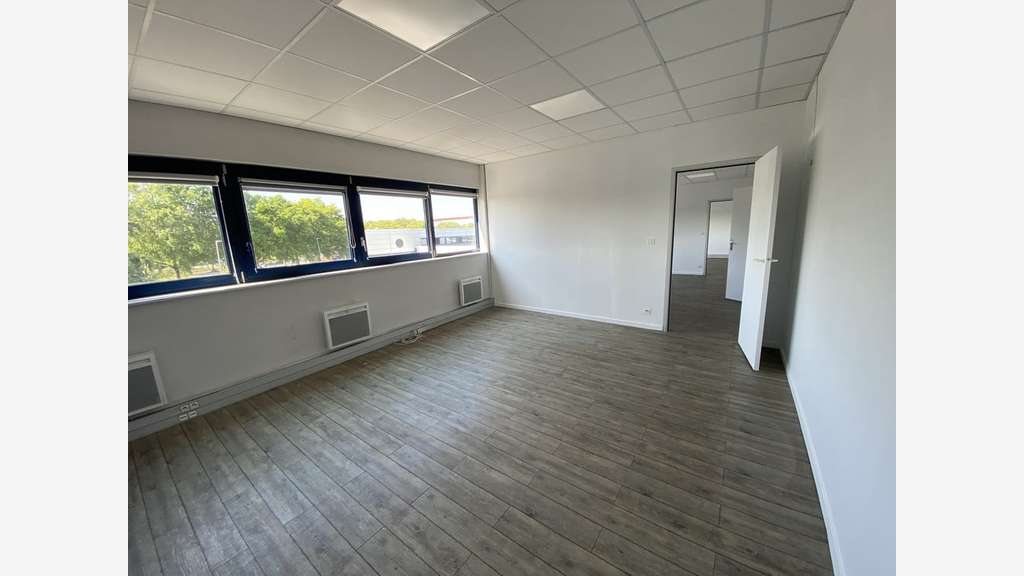 À louer bureaux de 14 à 100m² Hôtel d'Entreprise