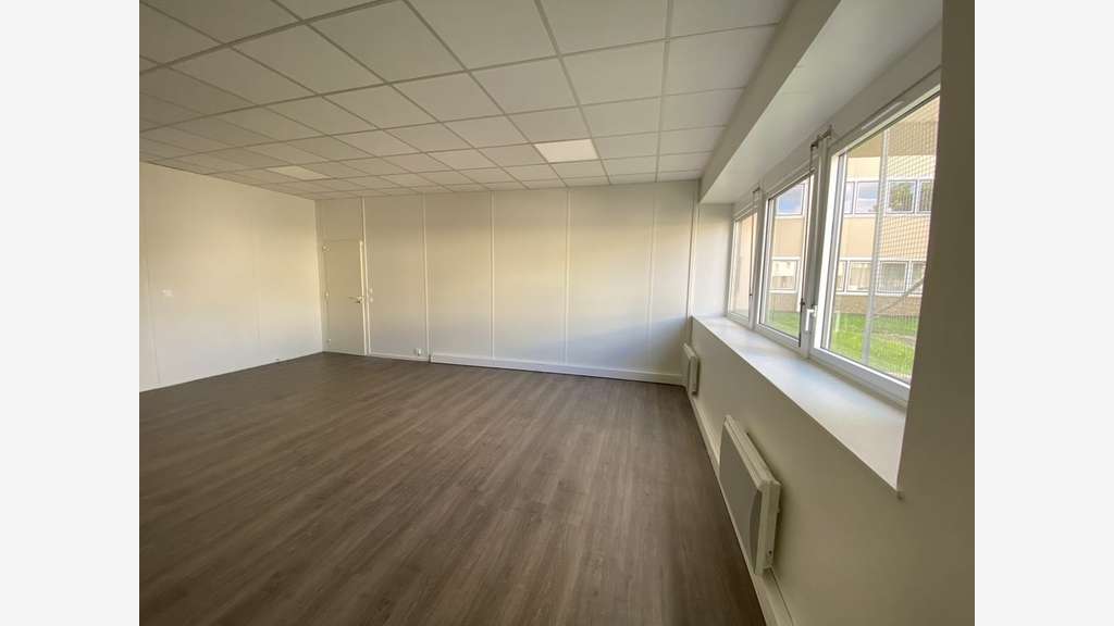 À louer bureaux de 14 à 100m² Hôtel d'Entreprise
