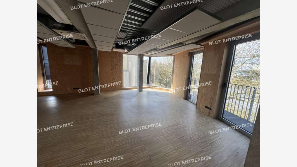 A louer bureaux lumineux 301m² à Nantes République