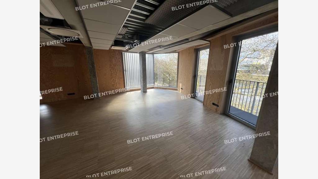 A louer bureaux lumineux 301m² à Nantes République
