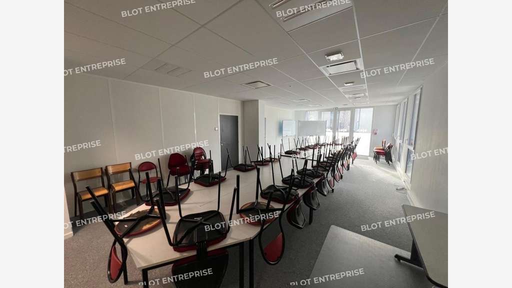 A louer bureaux 375m² RDC au Nord de Nantes