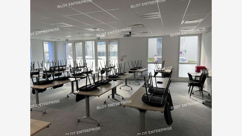 A louer bureaux 375m² RDC au Nord de Nantes