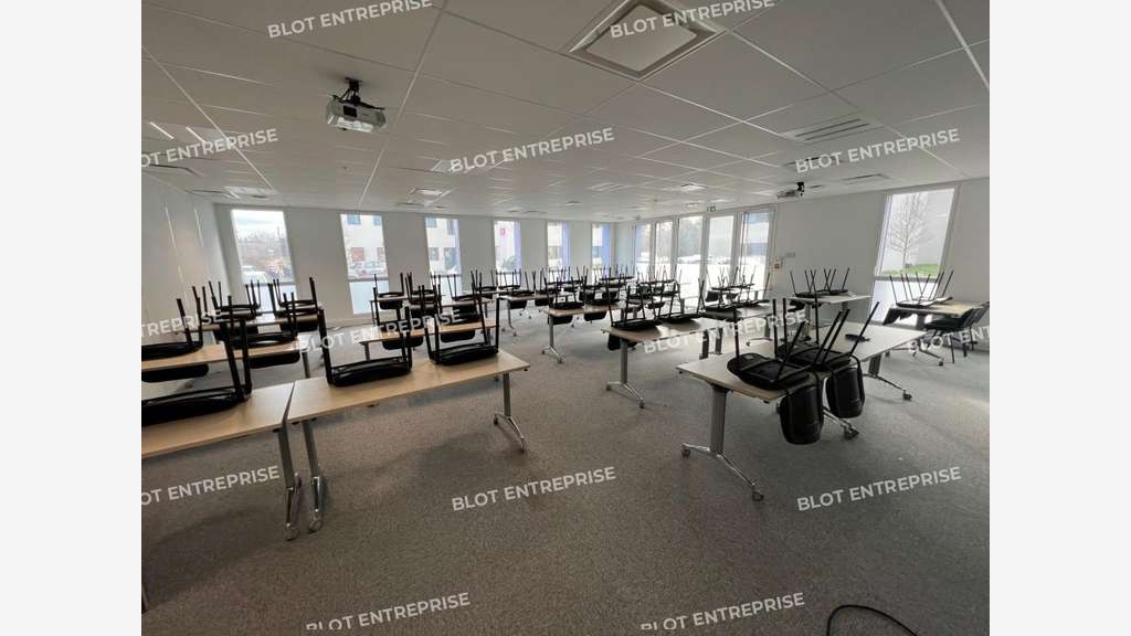 A louer bureaux 375m² RDC au Nord de Nantes