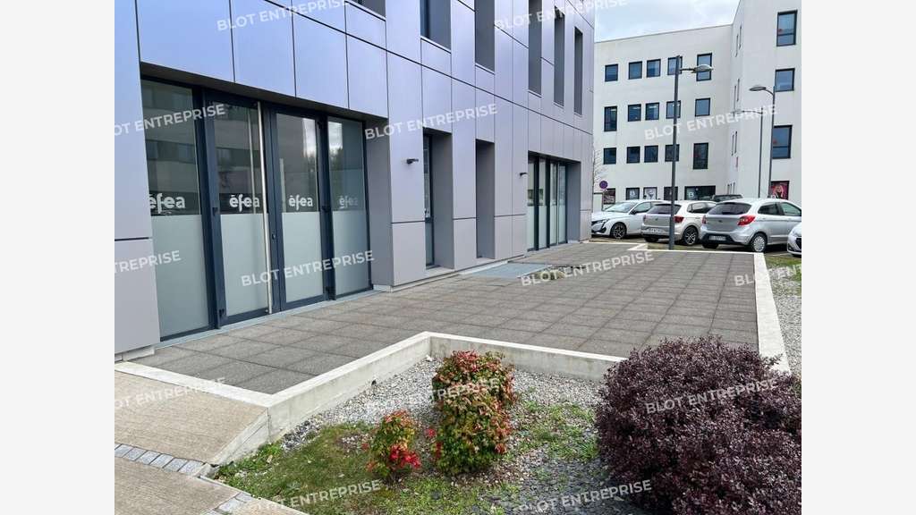 A louer bureaux 375m² RDC au Nord de Nantes