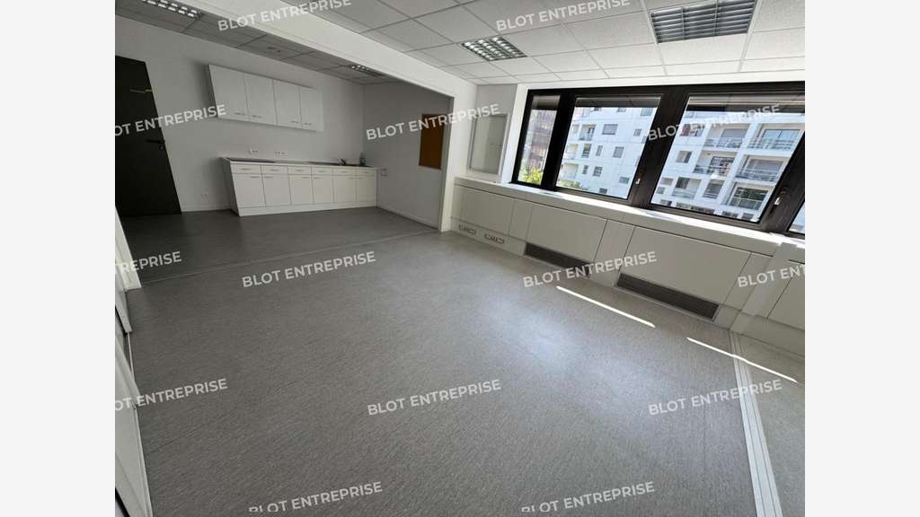 A louer bureaux divisibles 843m² Île de Nantes