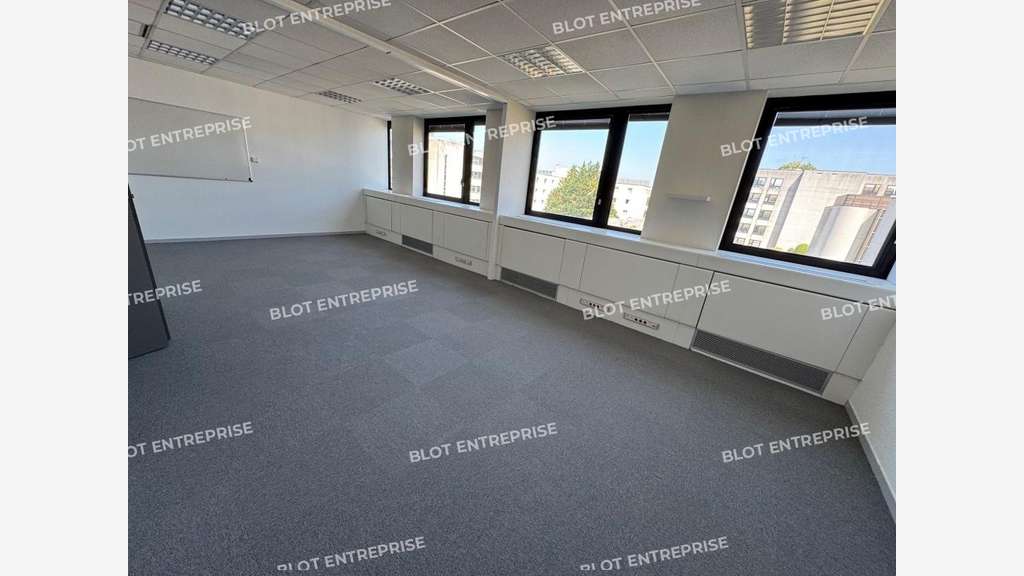 A louer bureaux divisibles 843m² Île de Nantes
