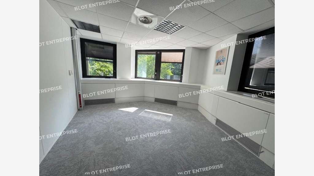 A louer bureaux 1791m² divisibles à Nantes