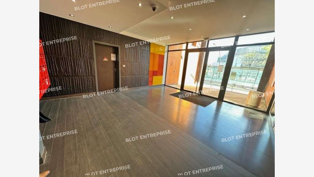 A louer bureaux 350m² RDC pied du Busway à Nantes