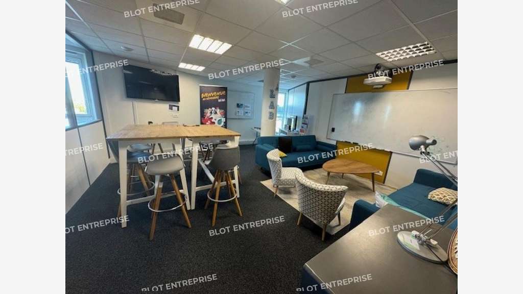 A louer bureaux 350m² RDC pied du Busway à Nantes