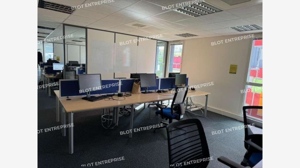 A louer bureaux 350m² RDC pied du Busway à Nantes