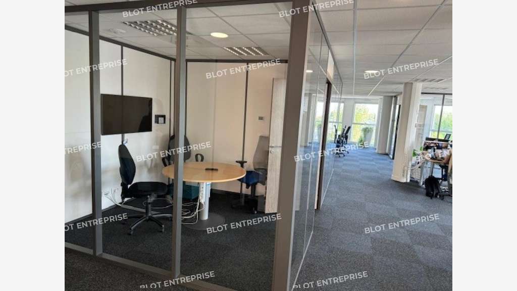 A louer bureaux 350m² RDC pied du Busway à Nantes