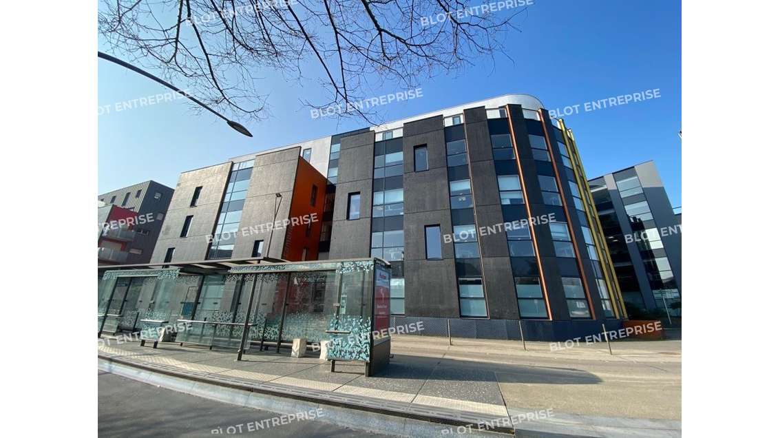 A louer bureaux 350m² RDC pied du Busway à Nantes