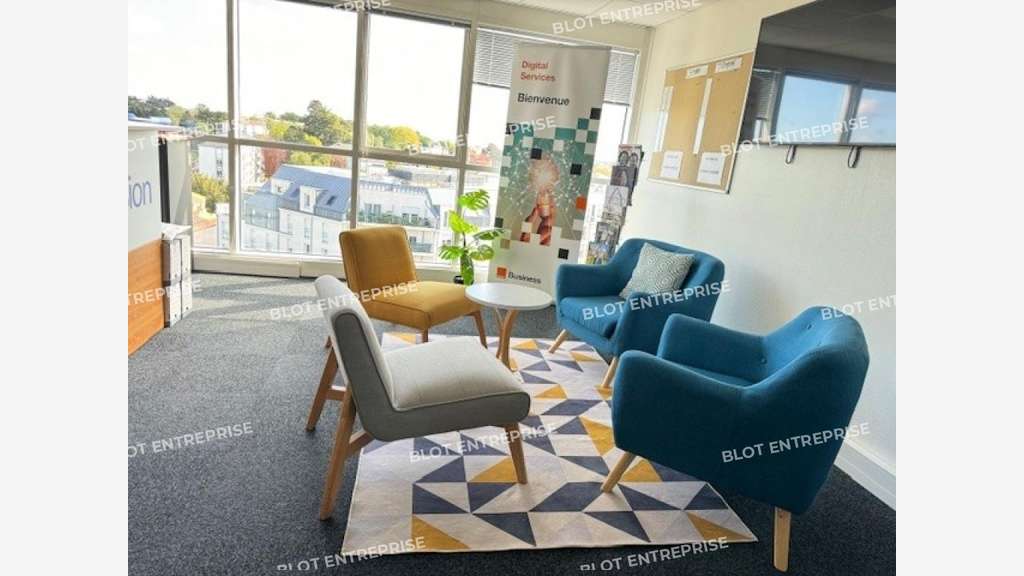 A louer bureaux 350m² RDC pied du Busway à Nantes