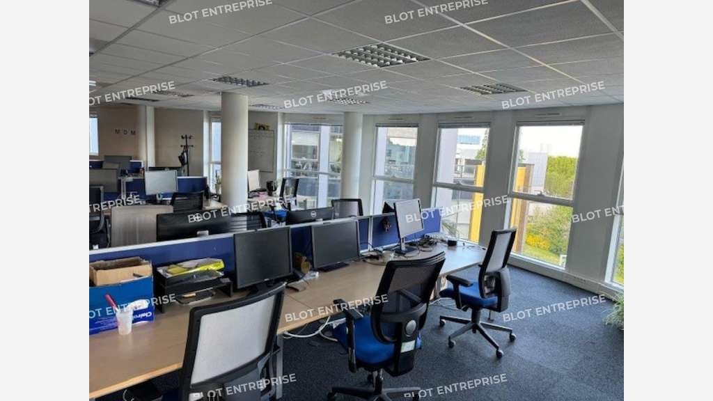 A louer bureaux 350m² RDC pied du Busway à Nantes