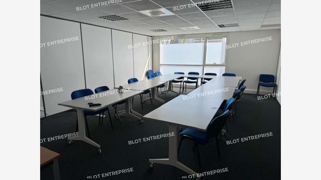 A louer bureaux 350m² RDC pied du Busway à Nantes