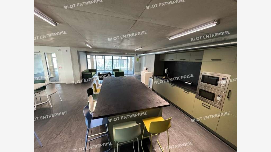 A louer bureaux 867m² divisibles Île de Nantes