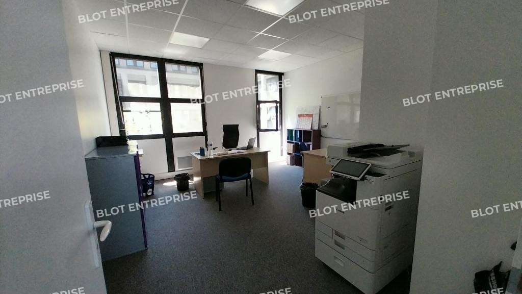 A louer bureaux immeuble Les Salorges 243m² Nantes