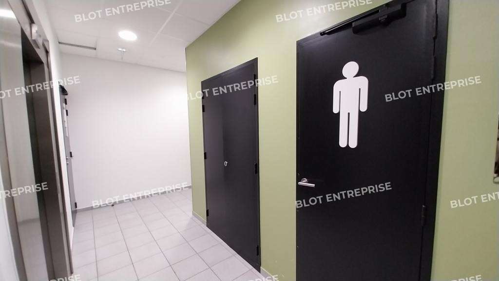 A louer bureaux immeuble Les Salorges 243m² Nantes