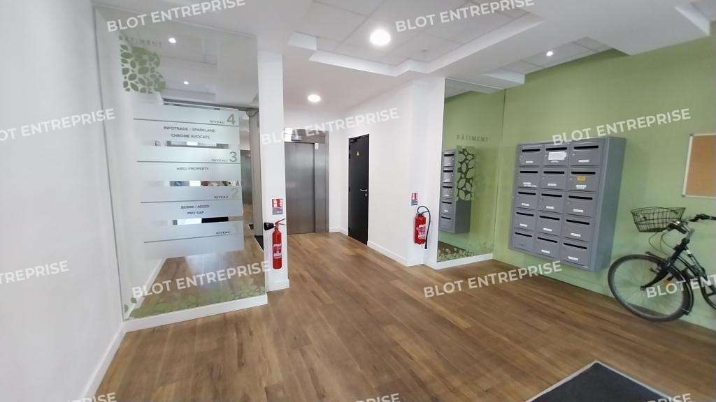 A louer bureaux immeuble Les Salorges 243m² Nantes