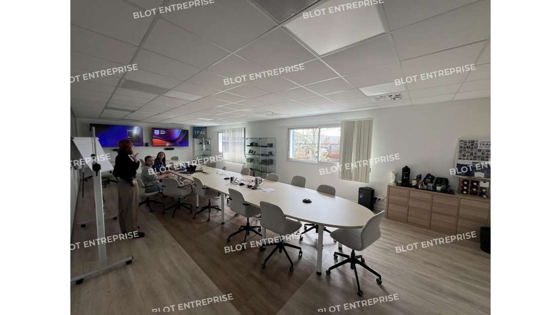A louer bureaux 650m² porte de Ste Luce à Nantes