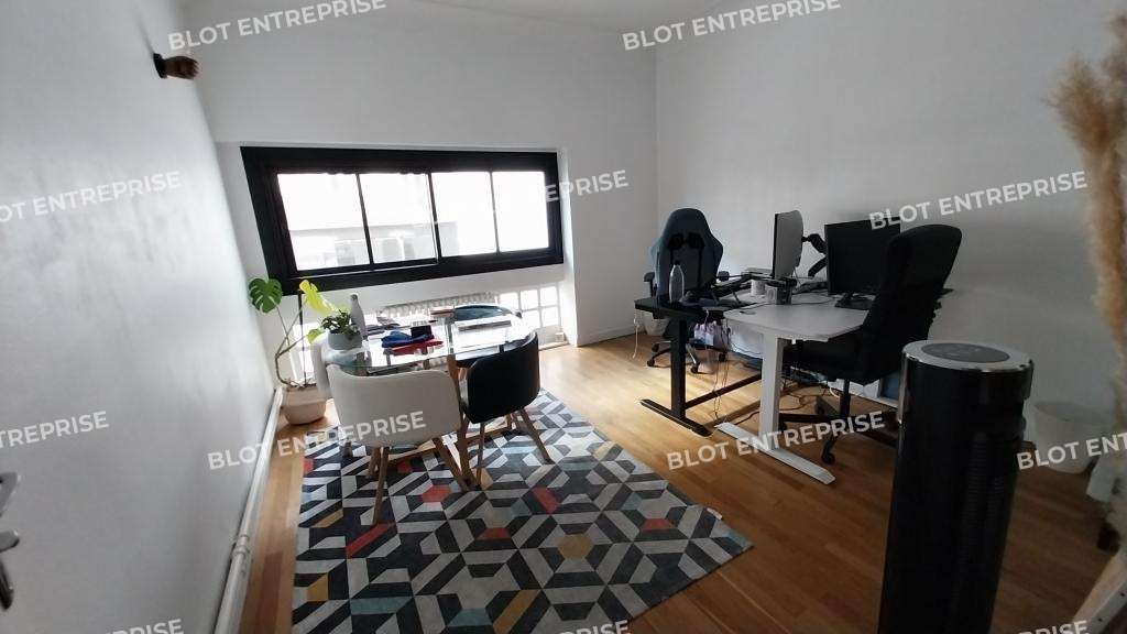 A louer bureaux 79m² R+1 à Nantes Graslin