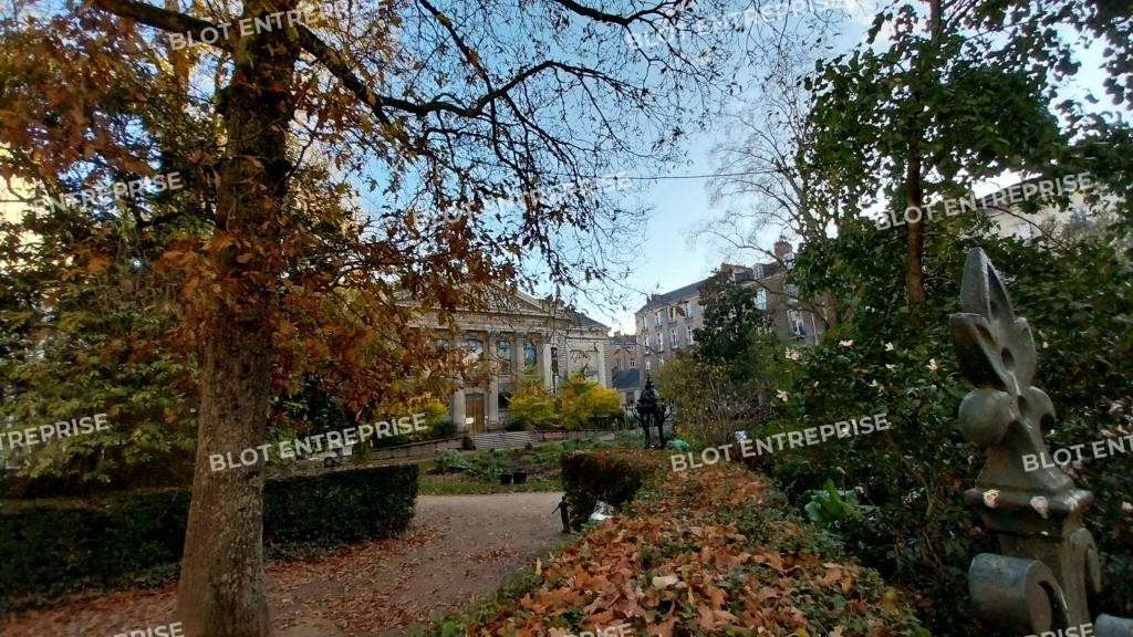 A louer locaux commerciaux 75m² à Nantes Copernic