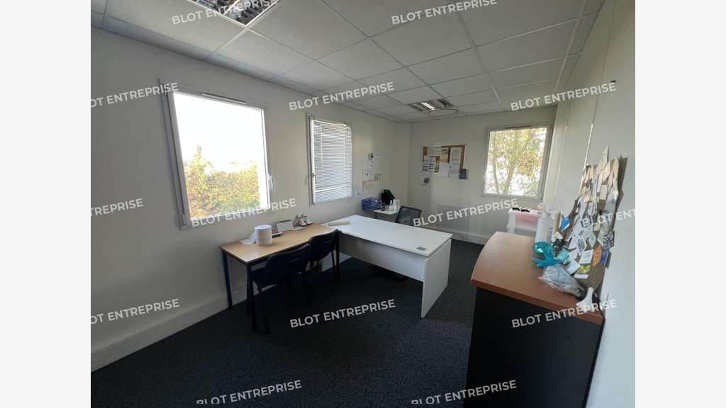 Loue bureaux de 239m² à Nantes prox périphérique