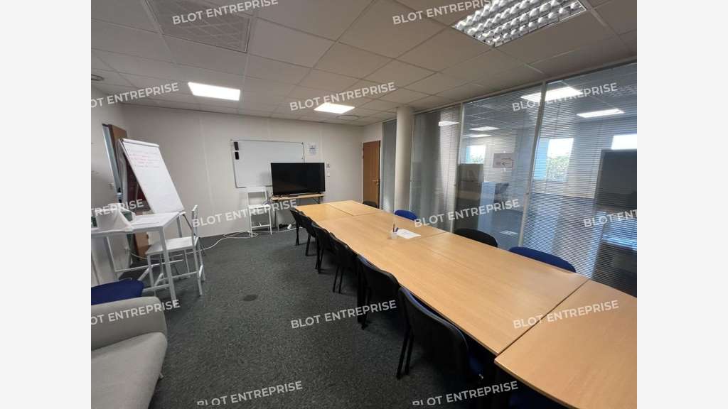 Loue bureaux de 239m² à Nantes prox périphérique