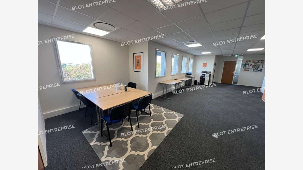 Loue bureaux de 239m² à Nantes prox périphérique