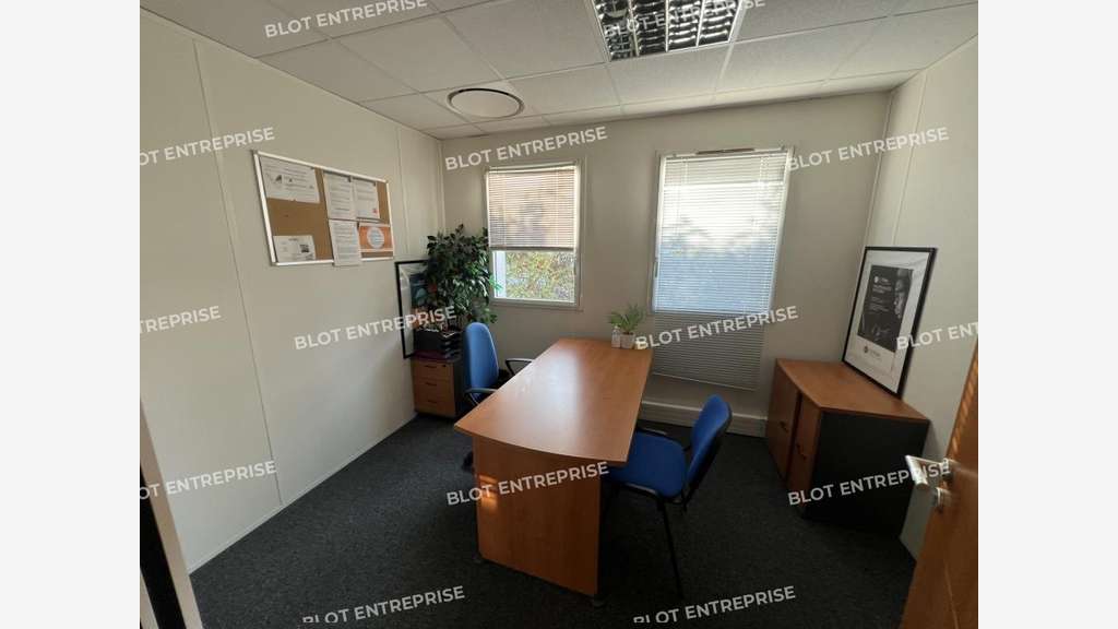 Loue bureaux de 239m² à Nantes prox périphérique