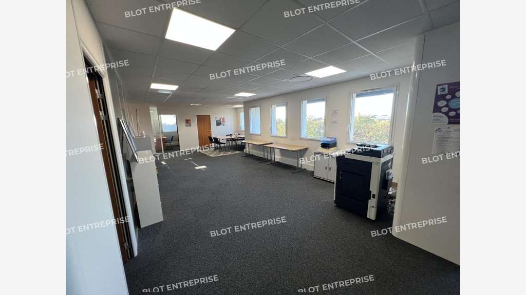 Loue bureaux de 239m² à Nantes prox périphérique