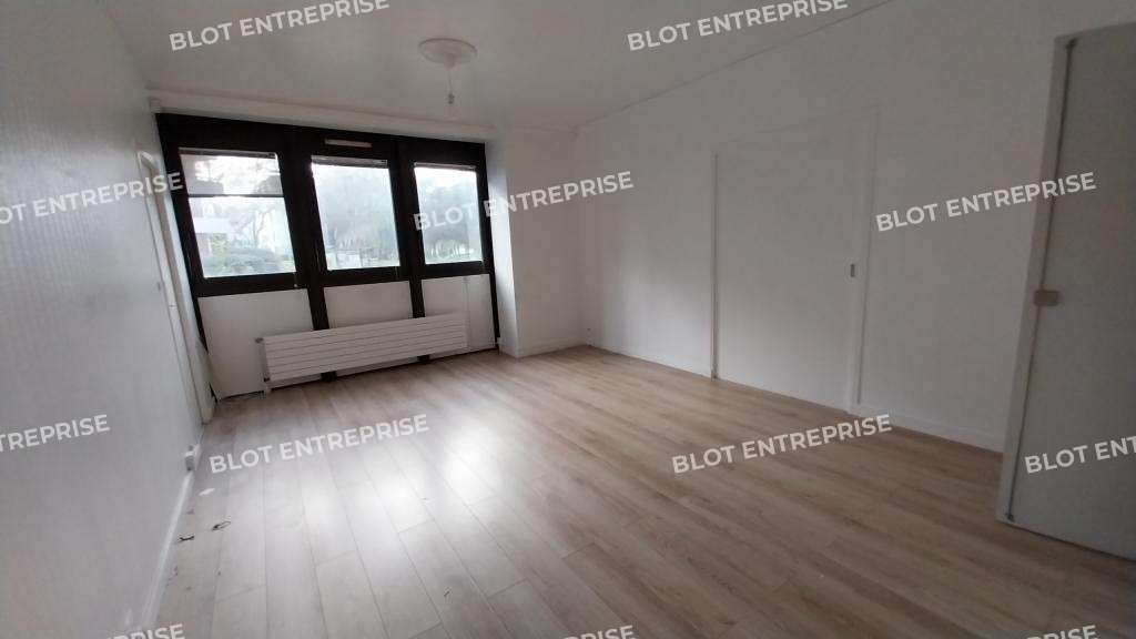 A louer bureaux 126m² belle visibilité à Nantes