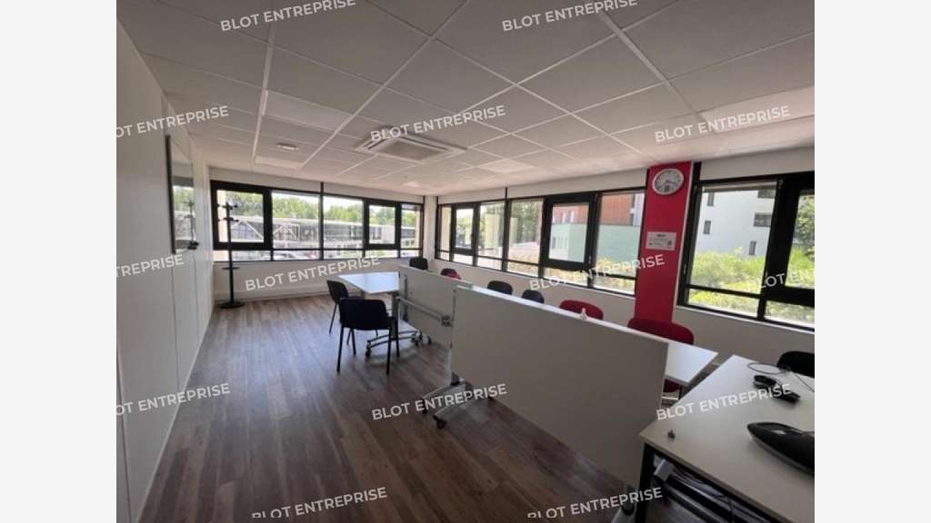 A louer bureau 962m² R+1 à Nantes Est