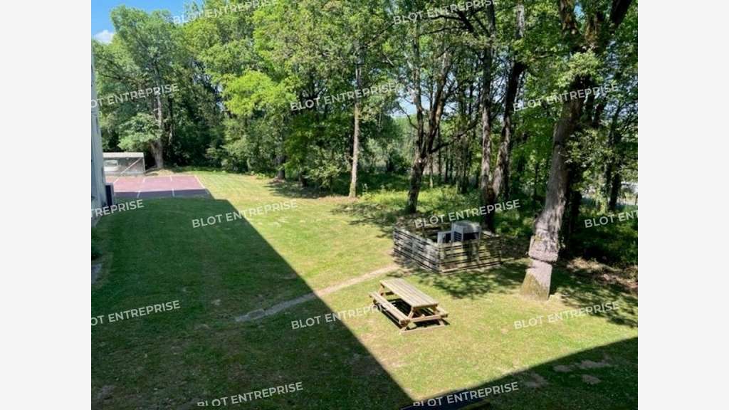 A louer bureau 962m² R+1 à Nantes Est