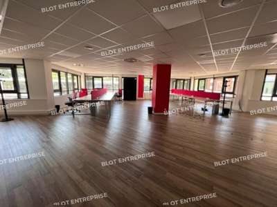 A louer bureau 962m² R+1 à Nantes Est