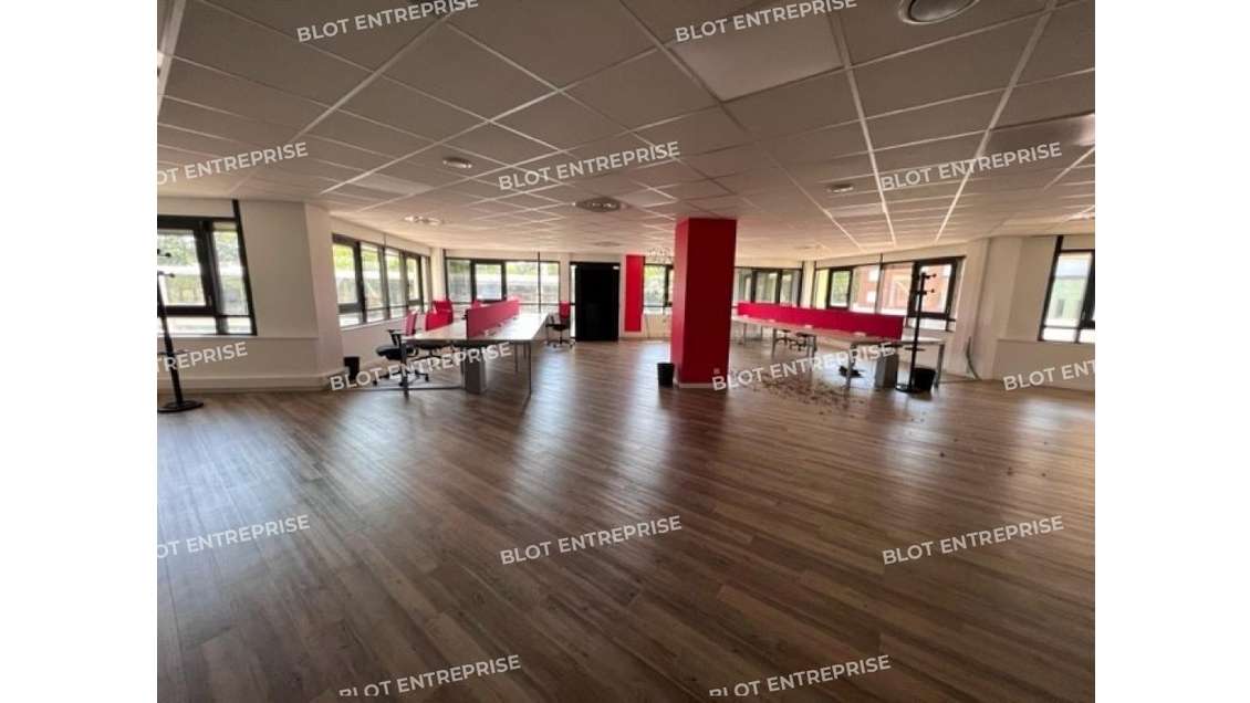 A louer bureau 962m² R+1 à Nantes Est