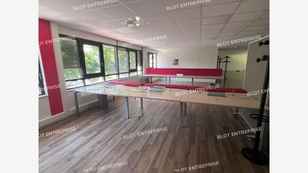 A louer bureau 962m² R+1 à Nantes Est