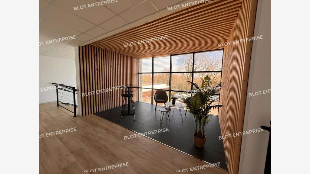 Location bureaux 560m² à Nantes Est