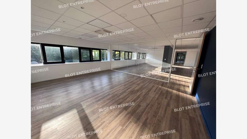 Location bureaux 560m² à Nantes Est