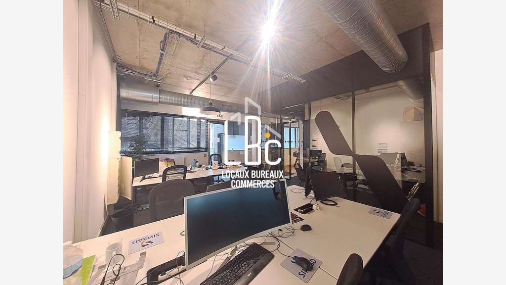 A louer bureau poste en Coworking à Nantes