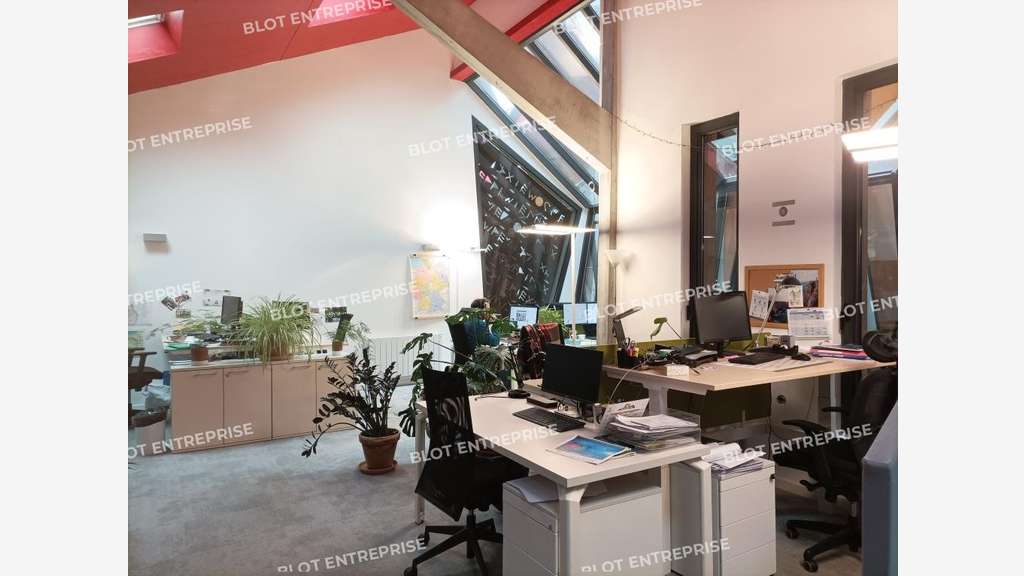 A louer bureaux 275m² avec parking à Nantes