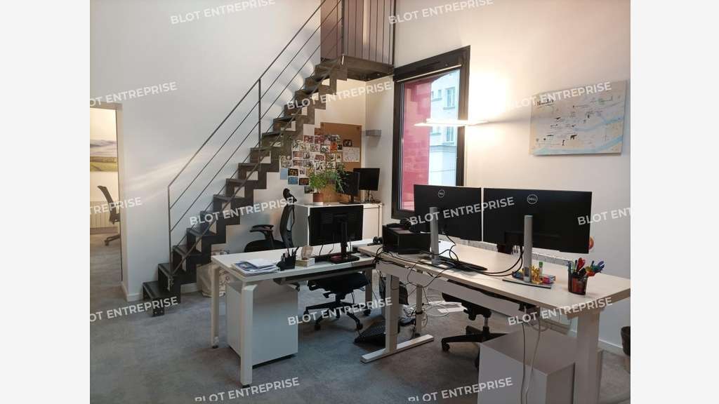 A louer bureaux 275m² avec parking à Nantes