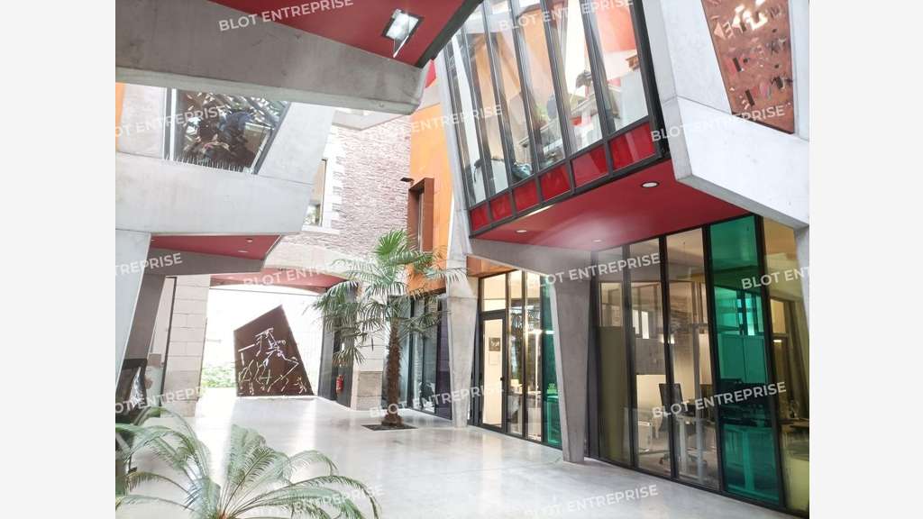A louer bureaux 275m² avec parking à Nantes