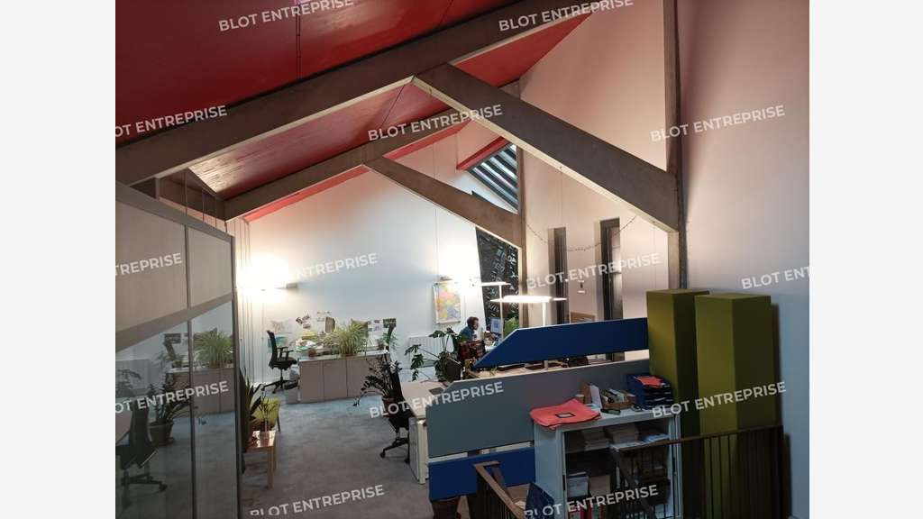 A louer bureaux 275m² avec parking à Nantes