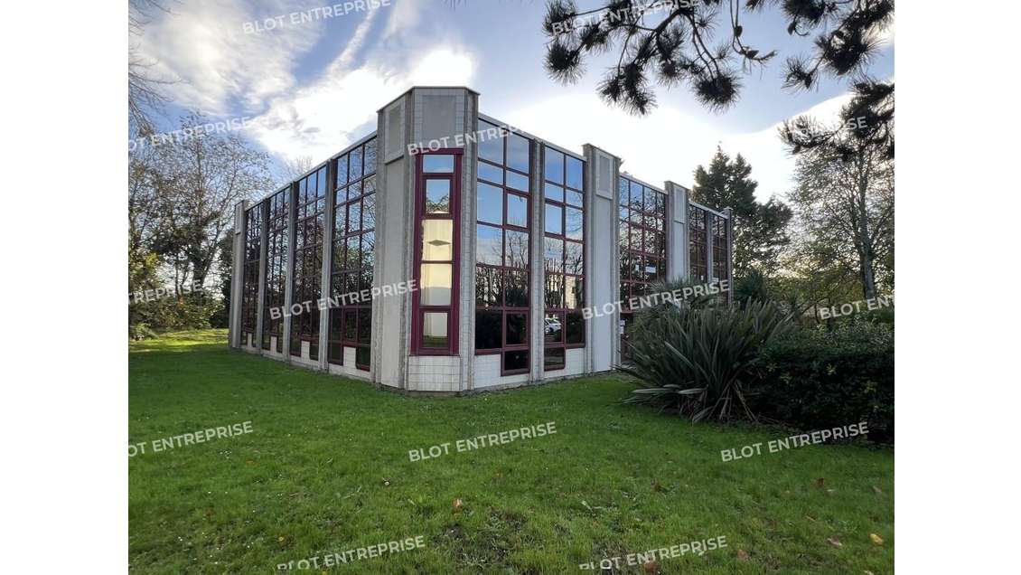 A vendre à louer bureaux 670m² Nantes Parc Perray